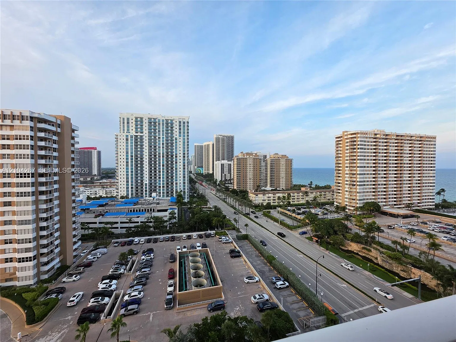 Hemispheres Condo — Photo 2