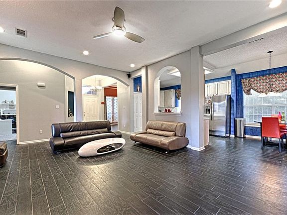5th image of 703 Rolling Hills Dr
