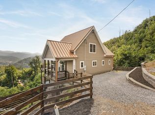 647 Kristis Pl, Gatlinburg, TN 37738