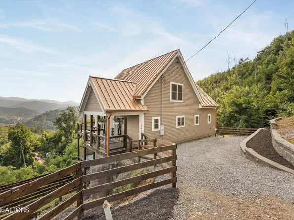 647 Kristis Pl, Gatlinburg, TN 37738