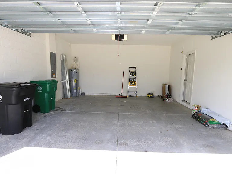 592 SW Dauphin Ave — Photo 27