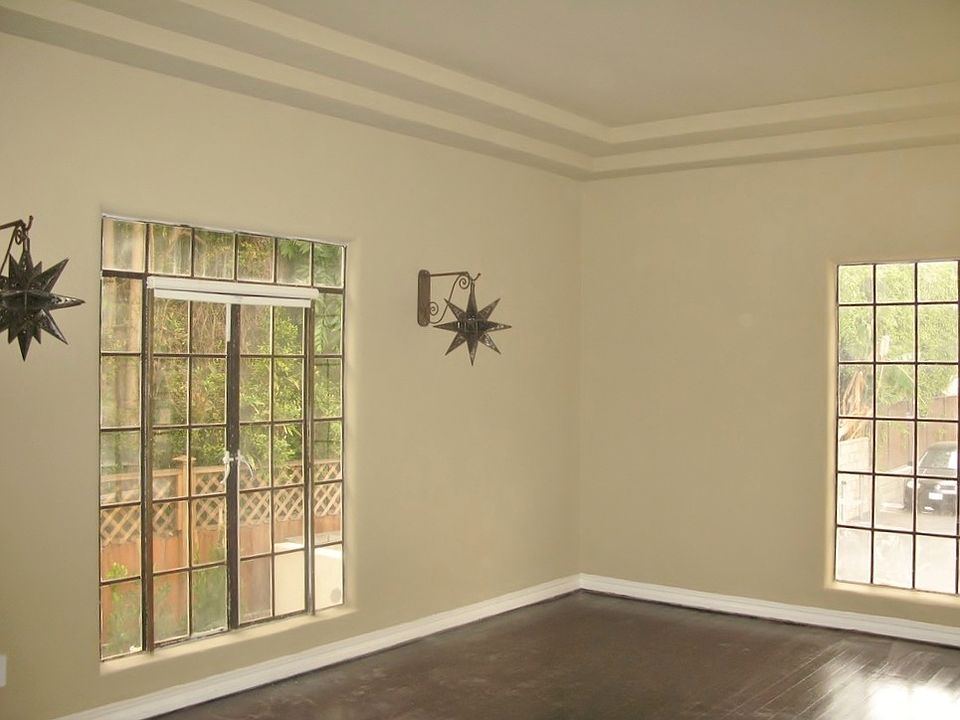 1st image of 555 N Rossmore Ave APT 105