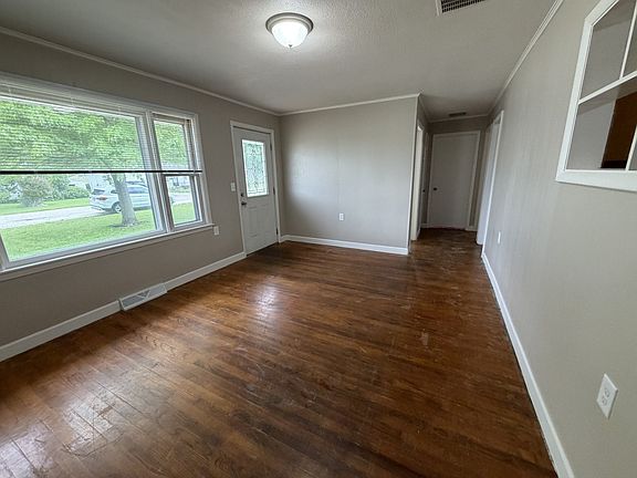 3rd image of 1165 Roselawn Dr