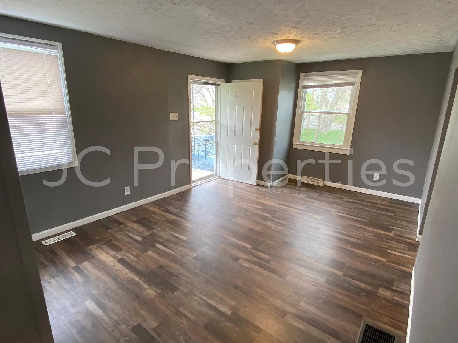 4406 Waymire Ave — Photo 1