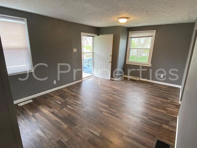 4406 Waymire Ave — Photo 1