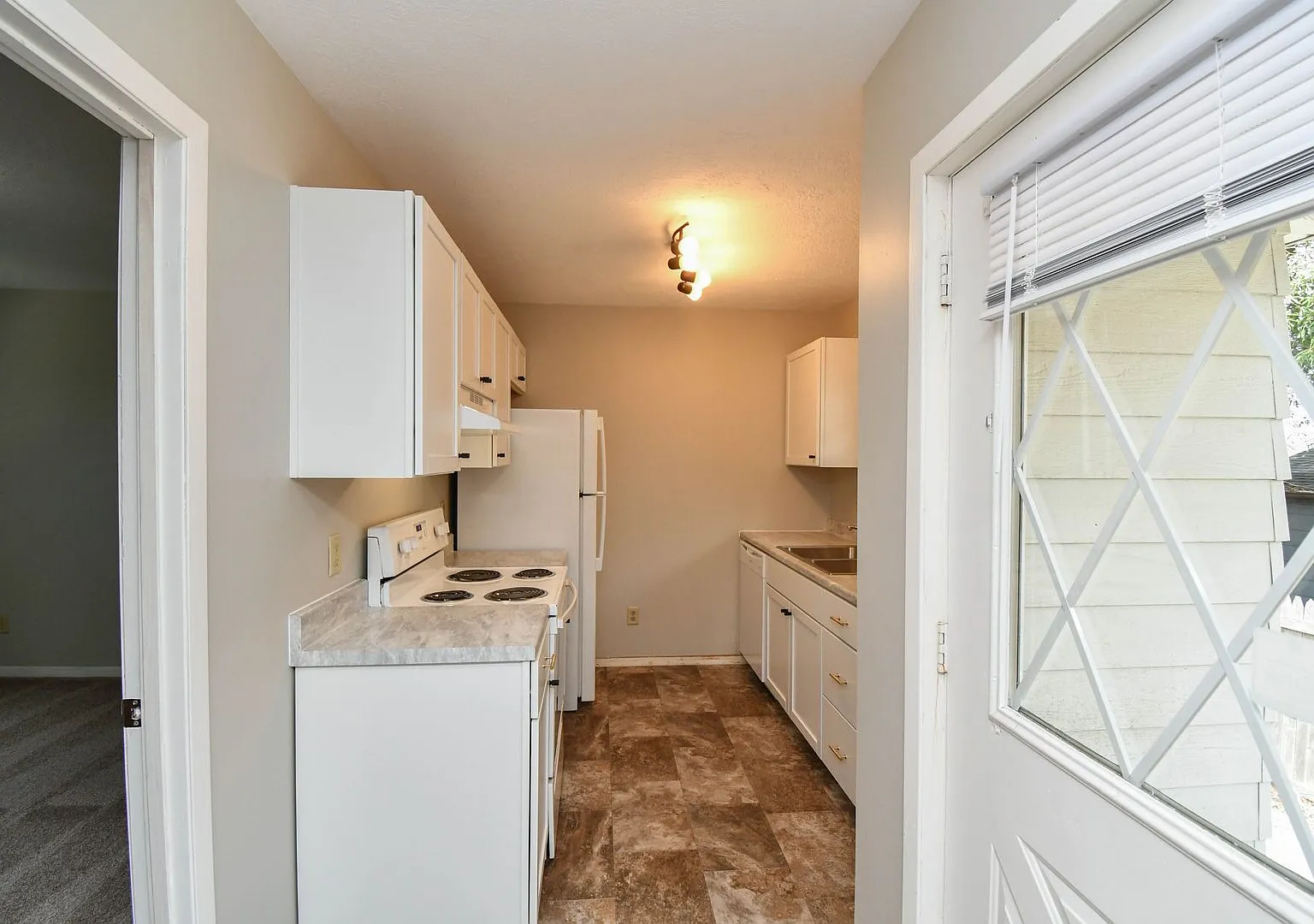 1115 N Duluth Ave — Photo 4