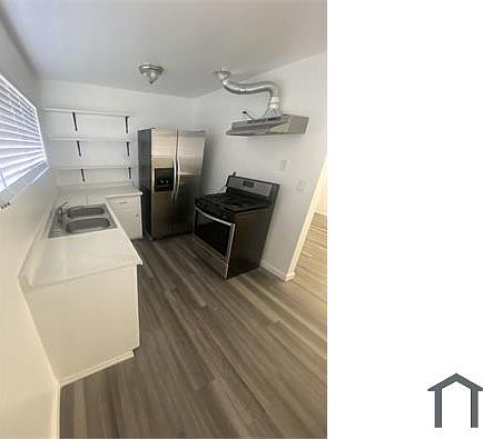 2nd image of 844 W 43rd Pl #2