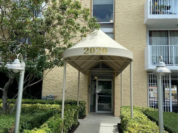 2020 NE 135th St APT 811, North Miami, FL 33181