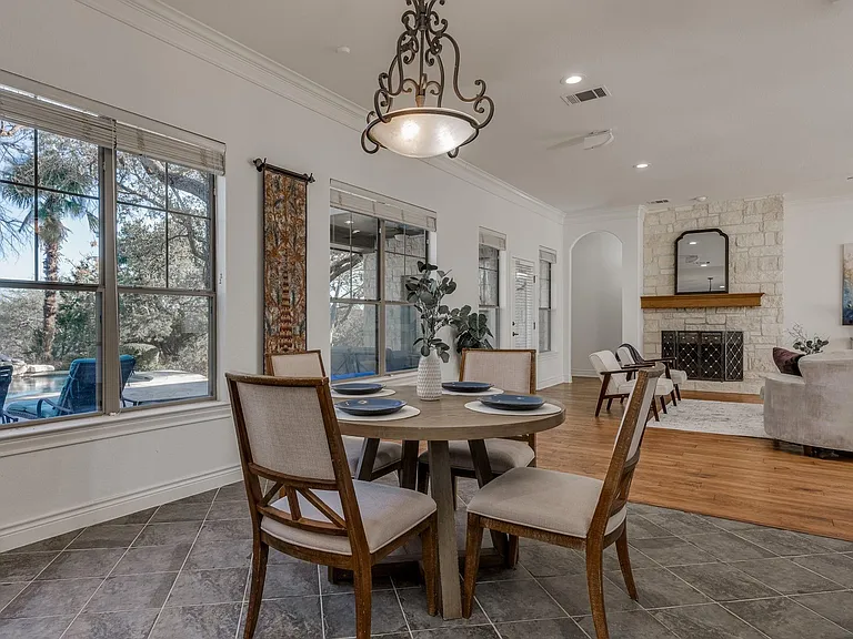 132 Lakeway Dr — Photo 15