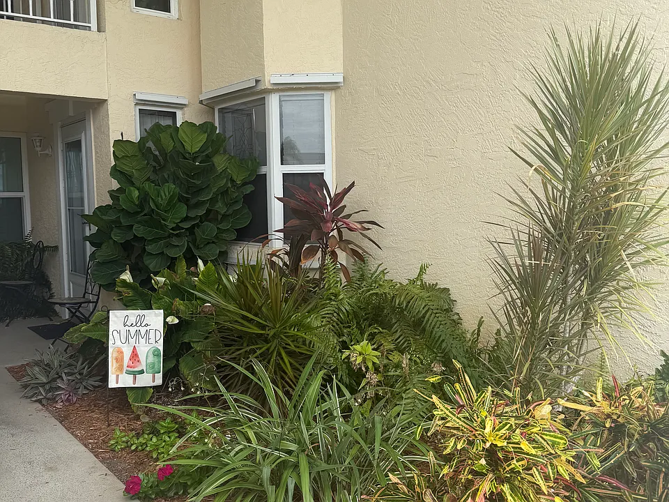 625 W Lake Jasmine Cir #109