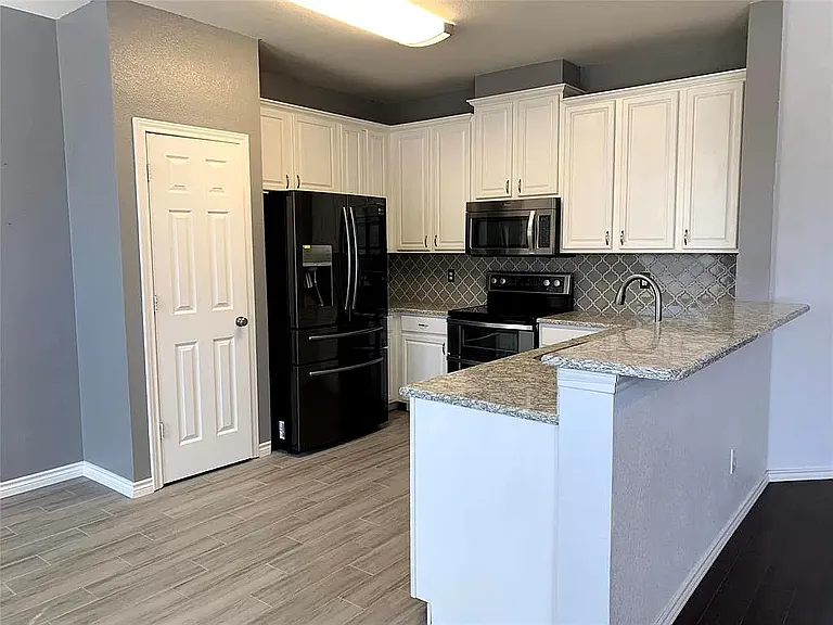 4500 Hickory Meadows Ln — Photo 18