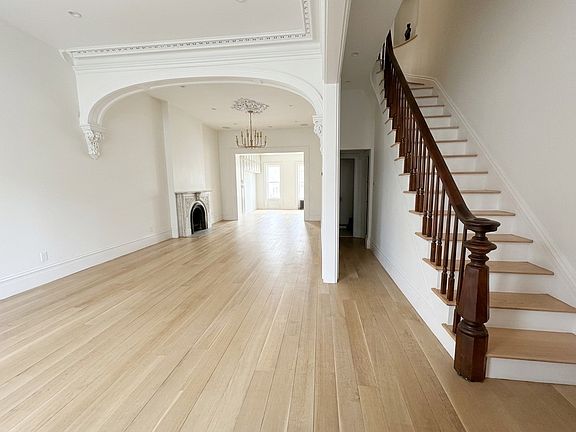 3rd image of 139 Grand St Floor 2