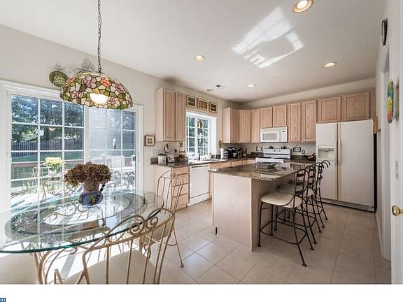 3rd image of 3730 Highland Dr