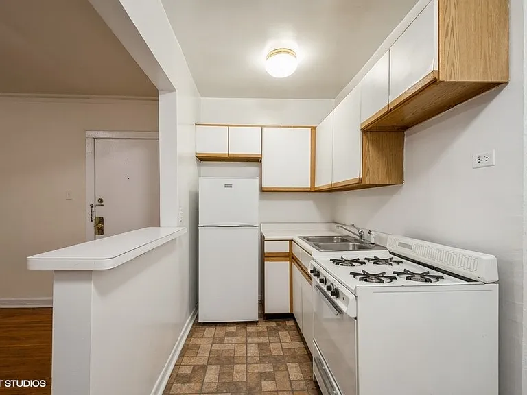 644 W Wrightwood — Photo 6