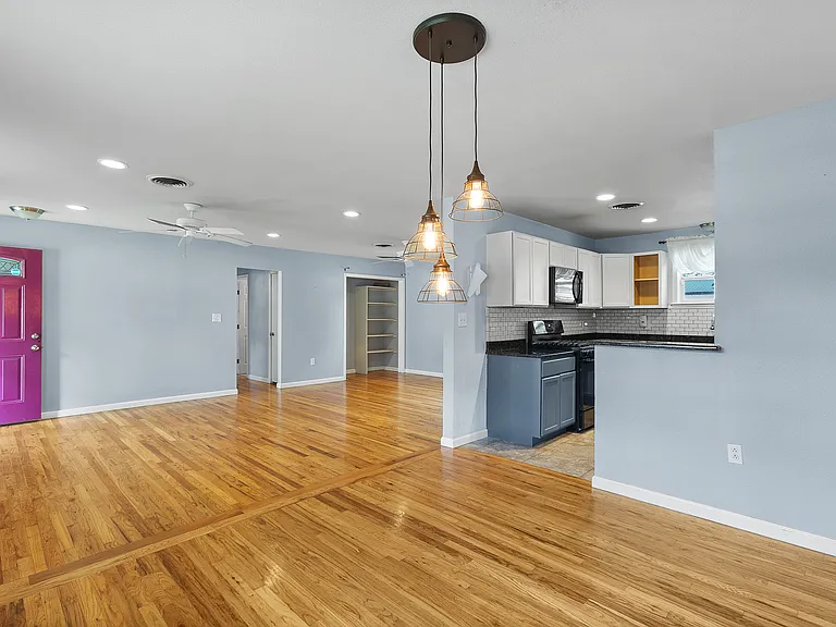705 W 3rd St — Photo 13