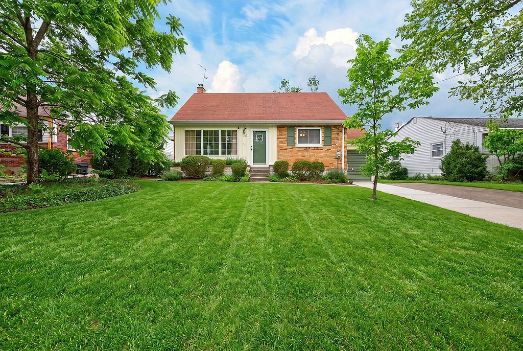 998 Vacationland Dr - Property Image
