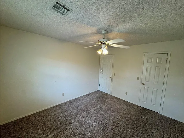 317 S 11th Pl — Photo 6