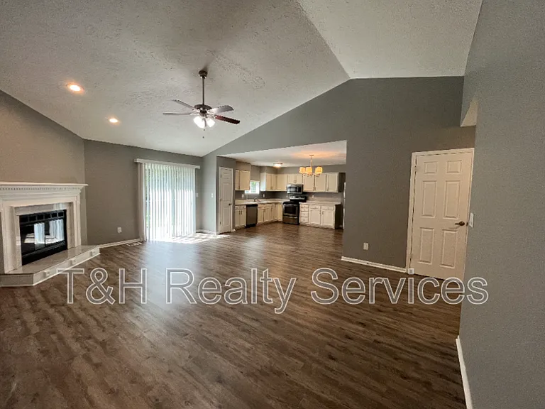 6528 Adamson Ct — Photo 6