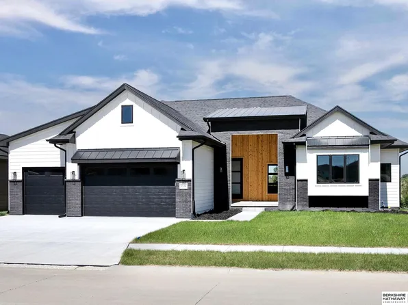 5534 N 213th Ave, Elkhorn, NE 68022