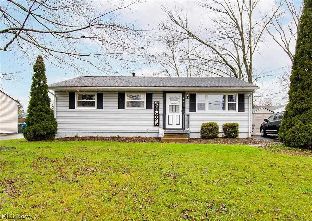 790 Gary Dr photo 1