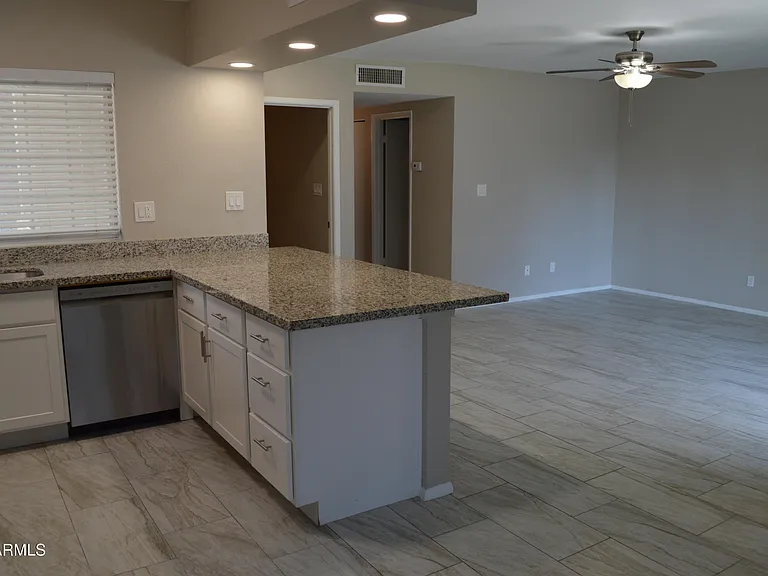 2910 W Marconi Ave #113 — Photo 15