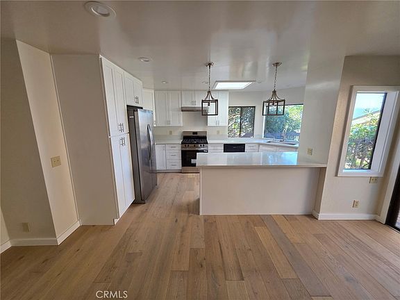 5th image of 470 Wellington St