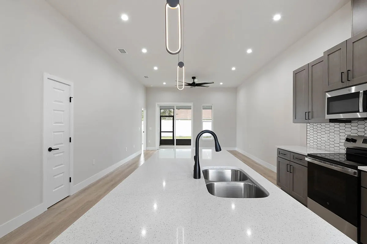 18 Wood Amber Lane Unit B — Photo 2
