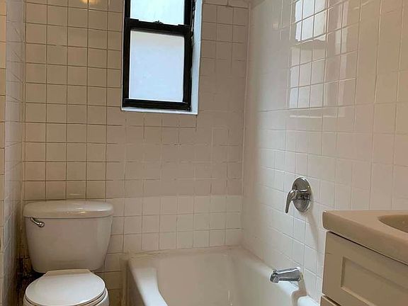 5th image of 3025 Godwin Ter APT 1A