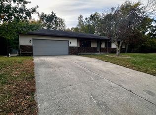 121 Arrow Dr, Divernon, IL 62530