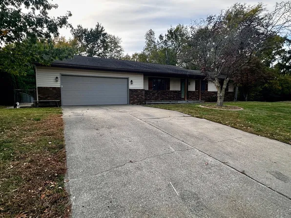 121 Arrow Dr, Divernon, IL 62530