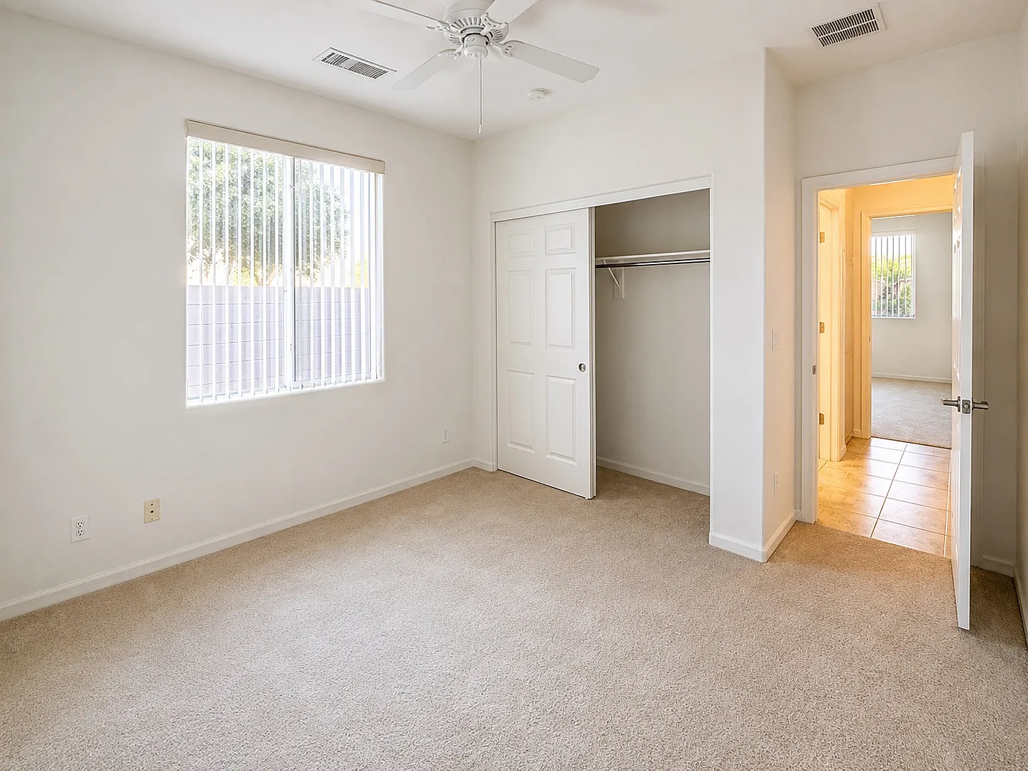3 bed, 2005 sqft, $2,150 — Photo 4