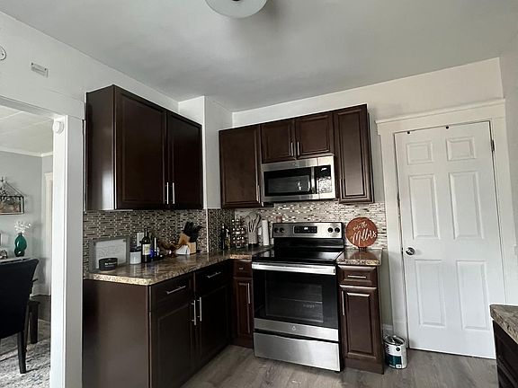 4th image of 3804 Oak Park Ave