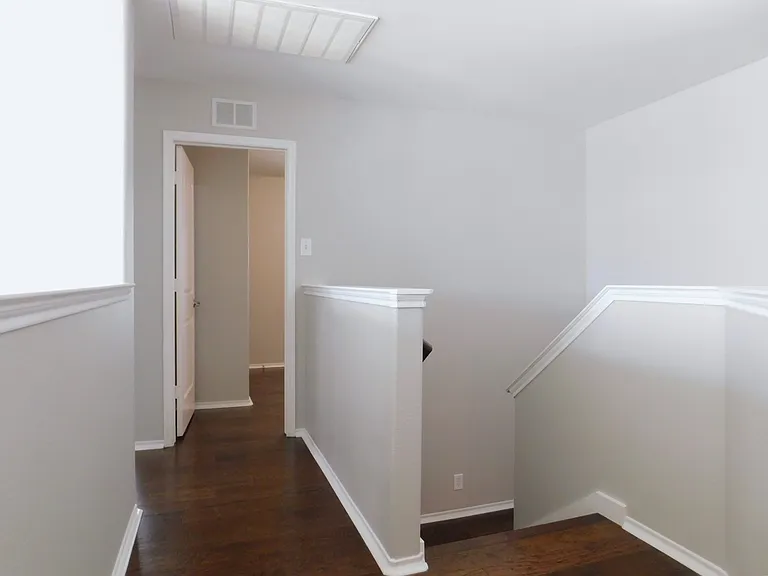 14904 Riverside Dr — Photo 17