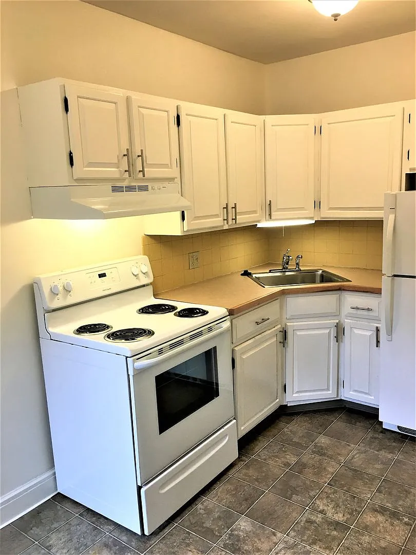 The Lancaster Apartments — Photo 3