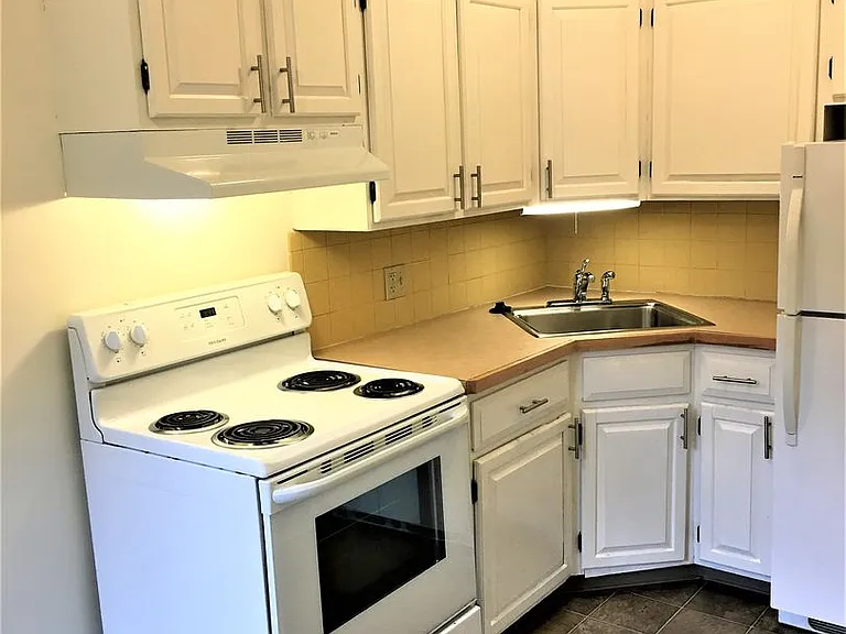 The Lancaster Apartments — Photo 3
