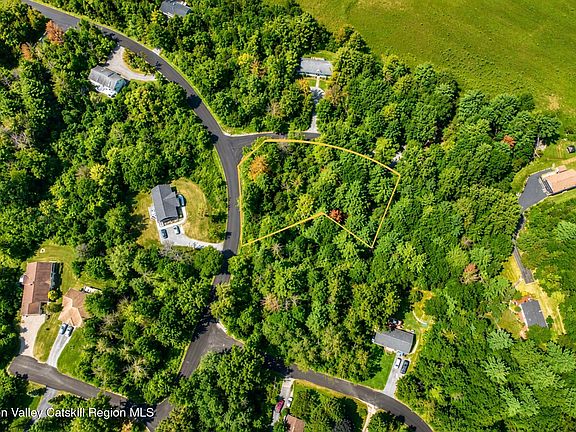 2nd image of 20 Tree Toad Court