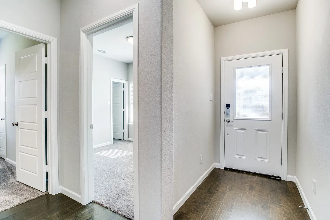 3 bed, 1427 sqft, $2,475 — Photo 3
