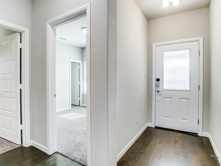 313 Ember Cir — Photo 3