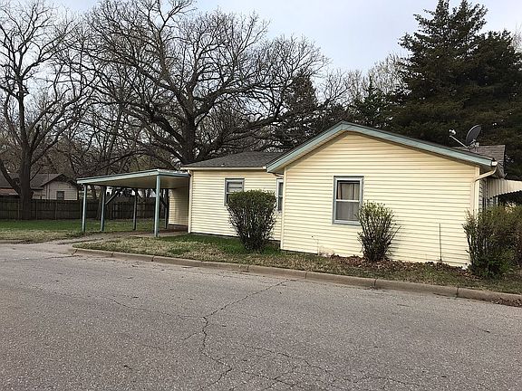 2nd image of 701 W Benton Ave