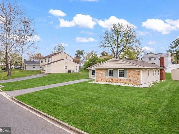 2nd image of 15717 Presswick Ln