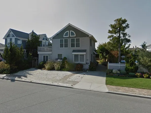 74 8th St W, Avalon, NJ 08202
