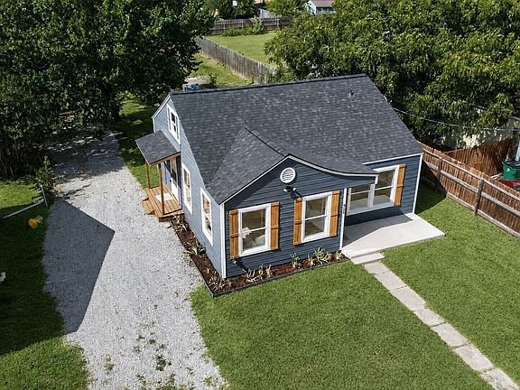 4th image of 805 Adkins St