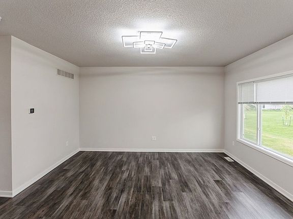 4th image of 16619 Oakwood Dr