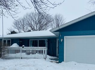 320 9th St NW, Plainview, MN 55964