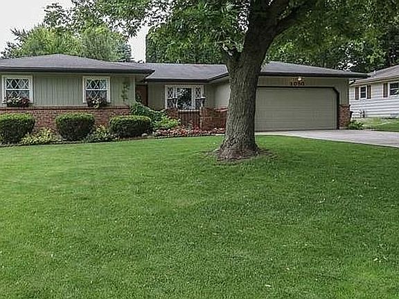 3rd image of 1050 Johnston Dr