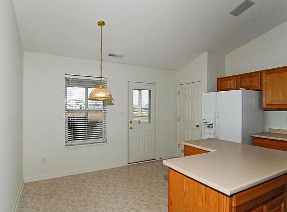 5th image of 211 Earl Park Way