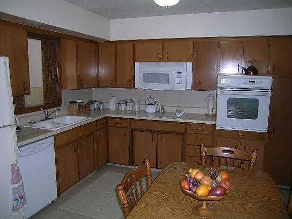 5th image of 3610 Armbrust Dr