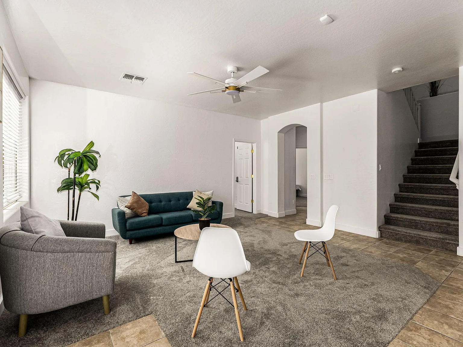 4 bed, 3.0 bath, 3120 sqft, $1,594 — Photo 2
