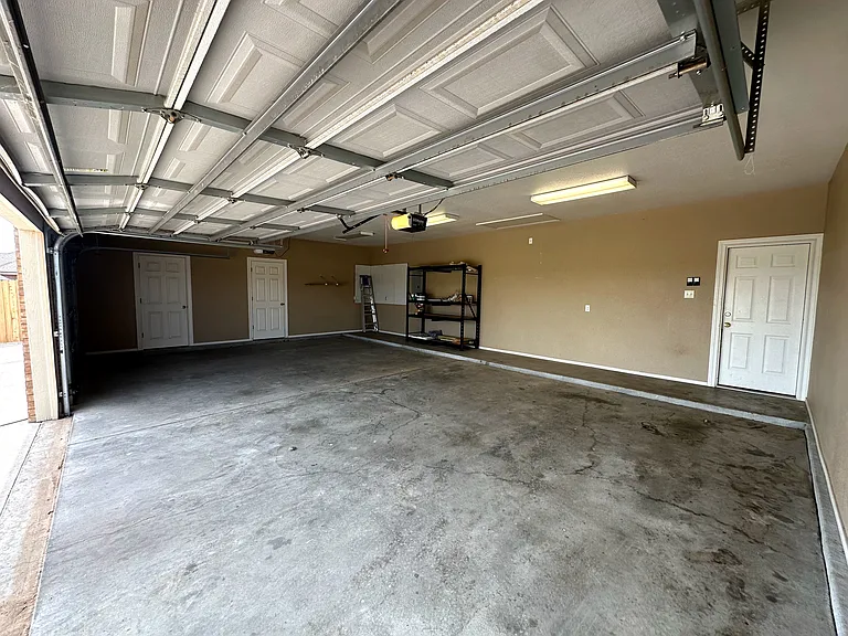 401 Springwood Ct — Photo 18