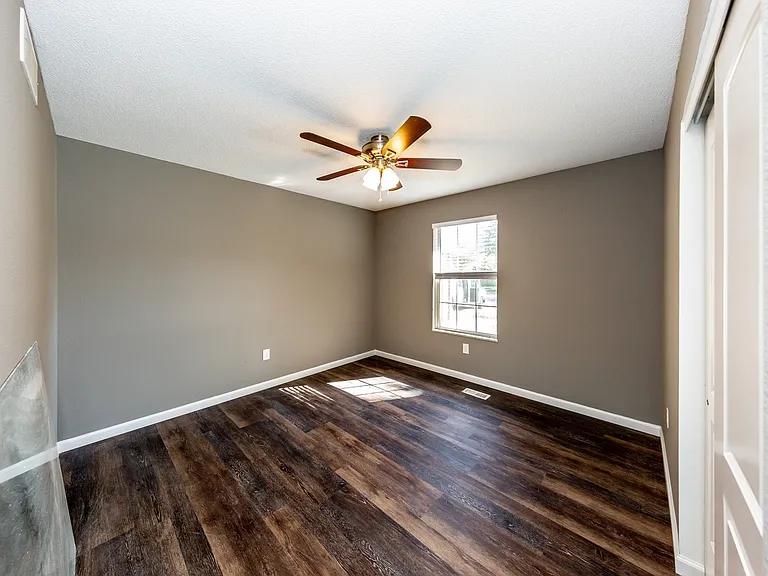 1113 S Walnut St — Photo 22